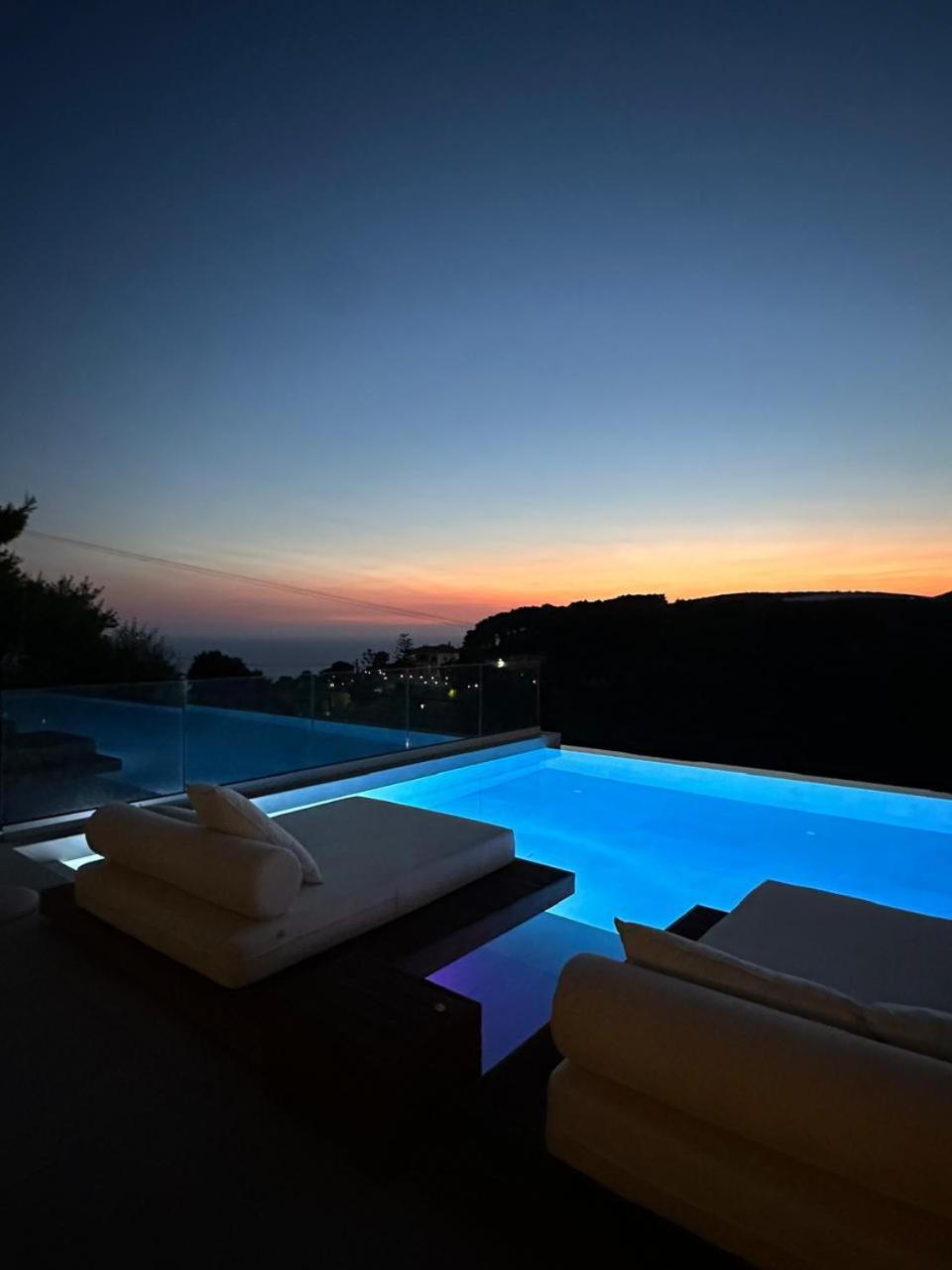 Myzith Luxury Suites Keri Dış mekan fotoğraf