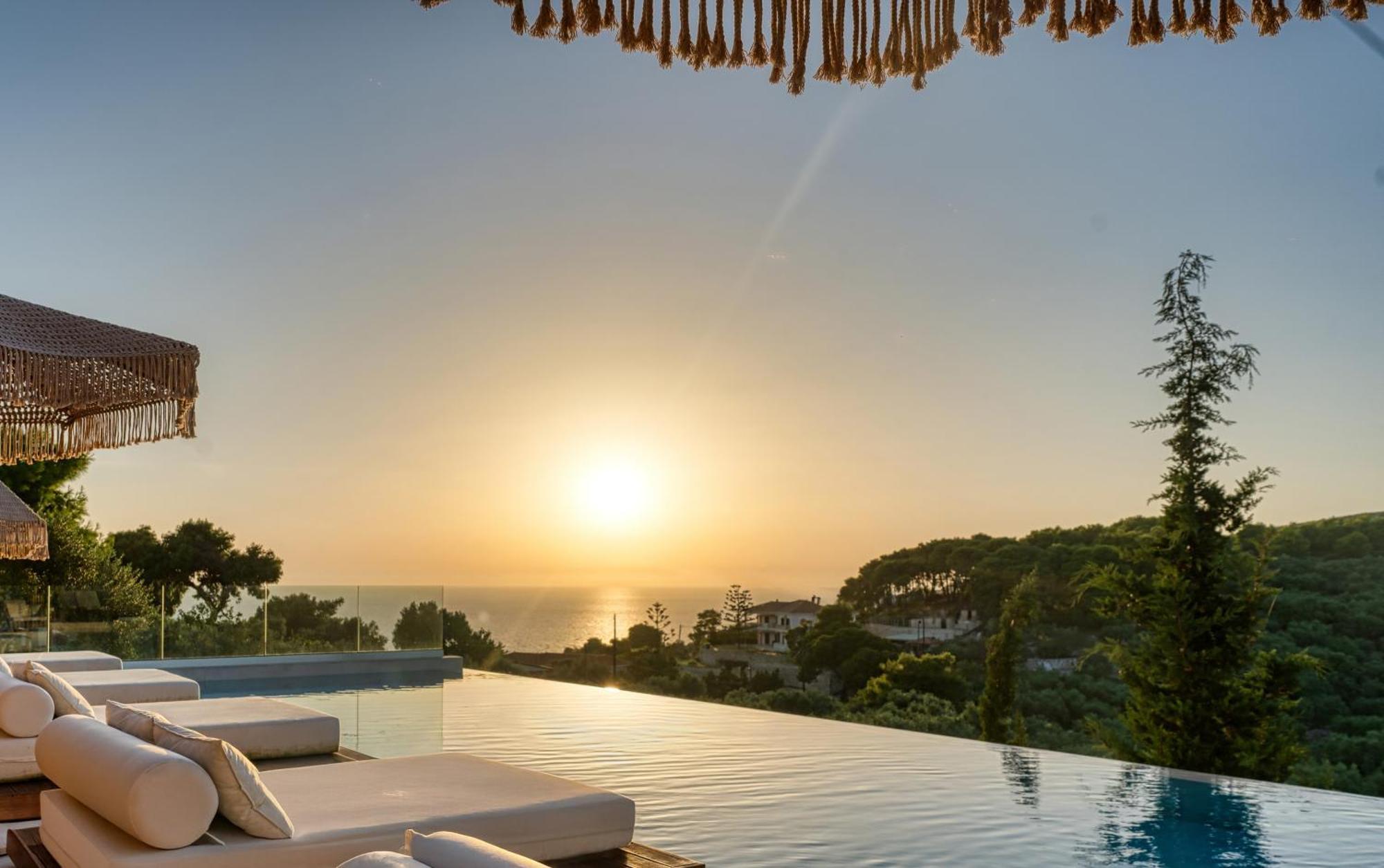 Myzith Luxury Suites Keri Dış mekan fotoğraf